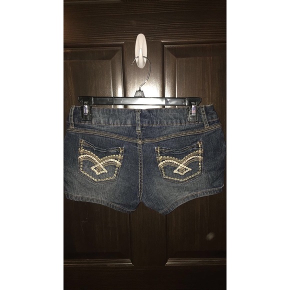 Shorts - Picture 2 of 3